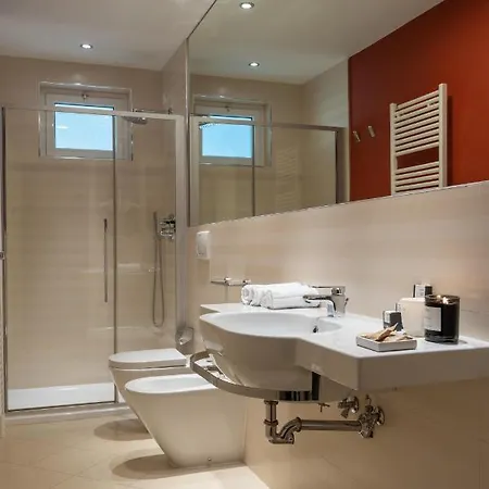 M House 4*